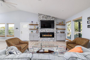 Casa Mariposa Newly Renovated Firepit*Fireplace*Great Deck*Pets Welcome!